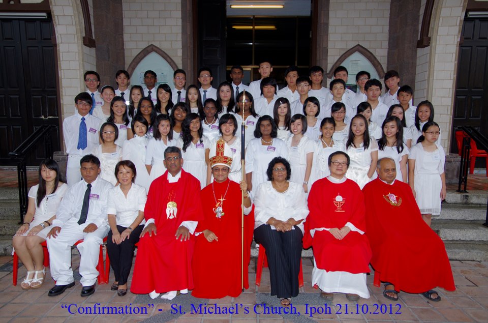 Official photo of Bishop with Confirmands