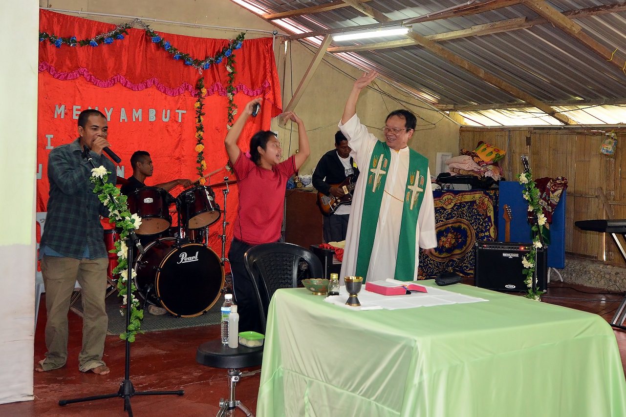 Worship session at Kg Sekam