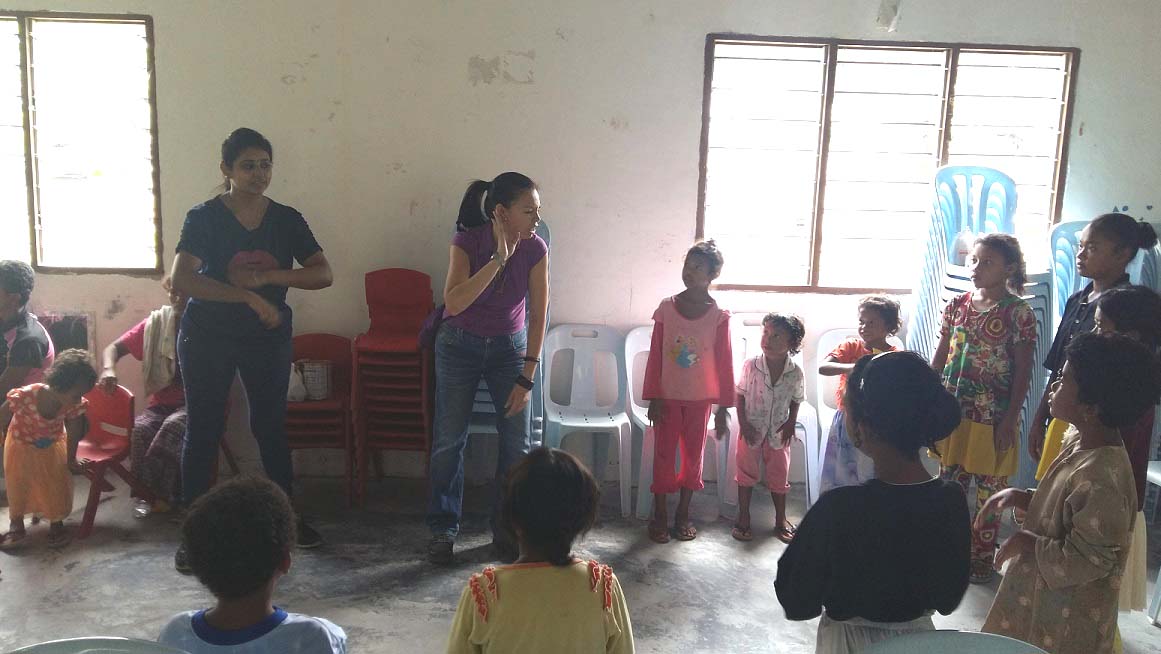 Fatimah hospital staff singing with children at Kg Sinju