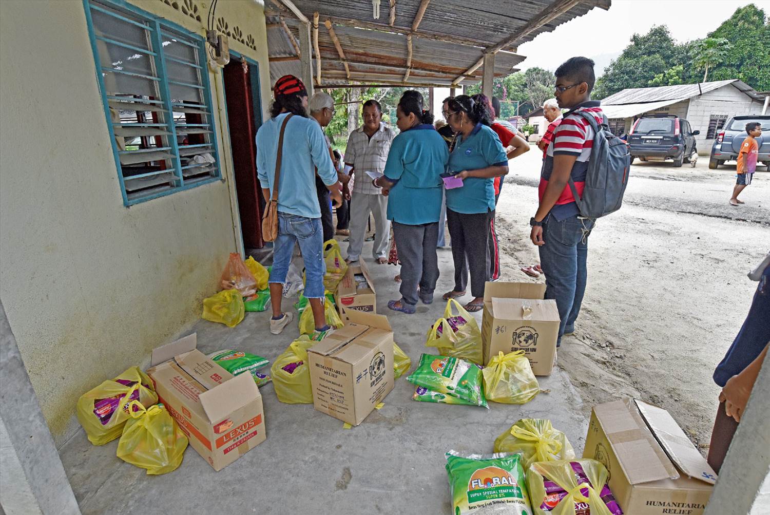 Delivering food aid at Kg Balang