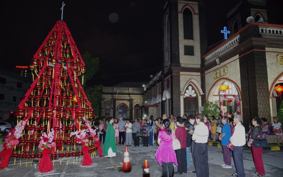 Fr Anthony Liew saying prayer before lighting of tree
