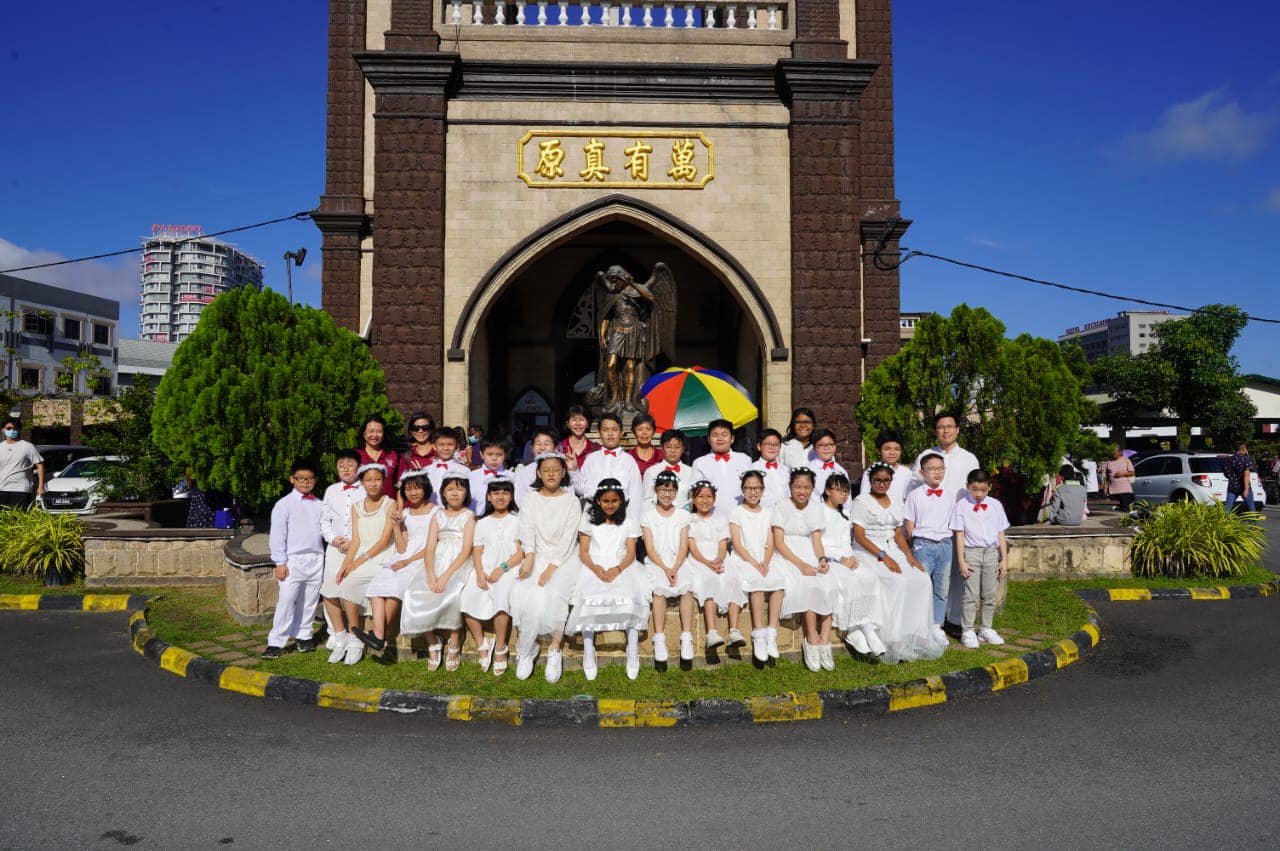 1st Holy Communion children's group photo