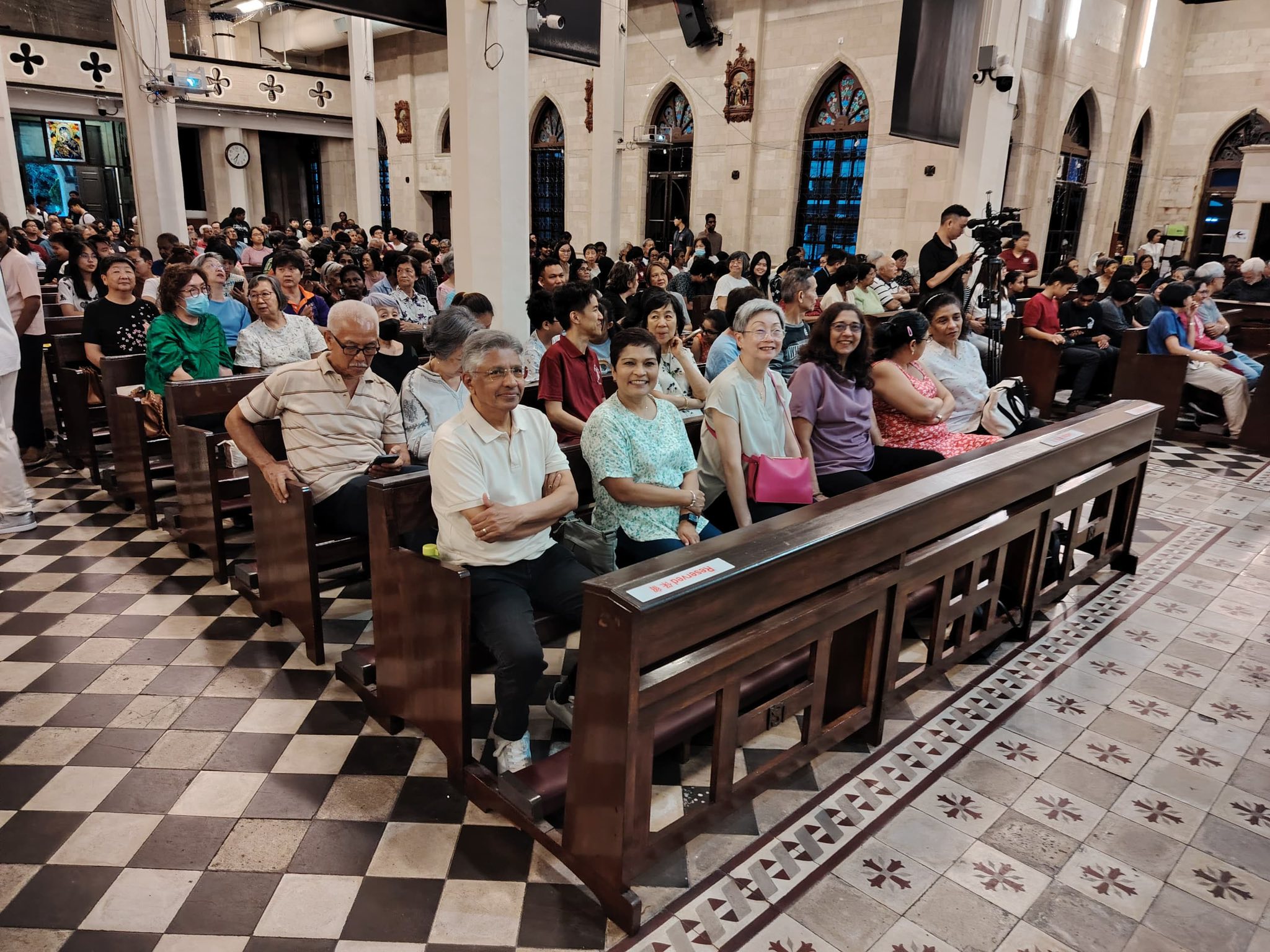 SMC congregation attending Bruce Kuhn performance