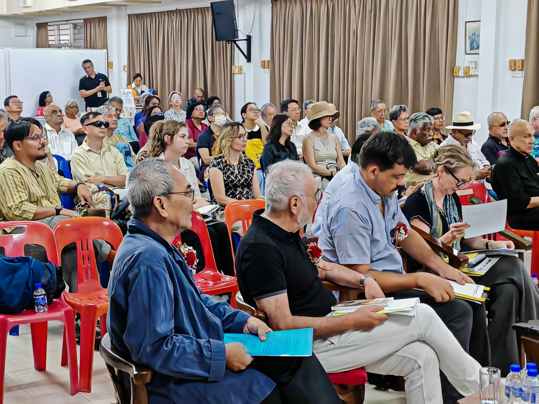 Crowd listening