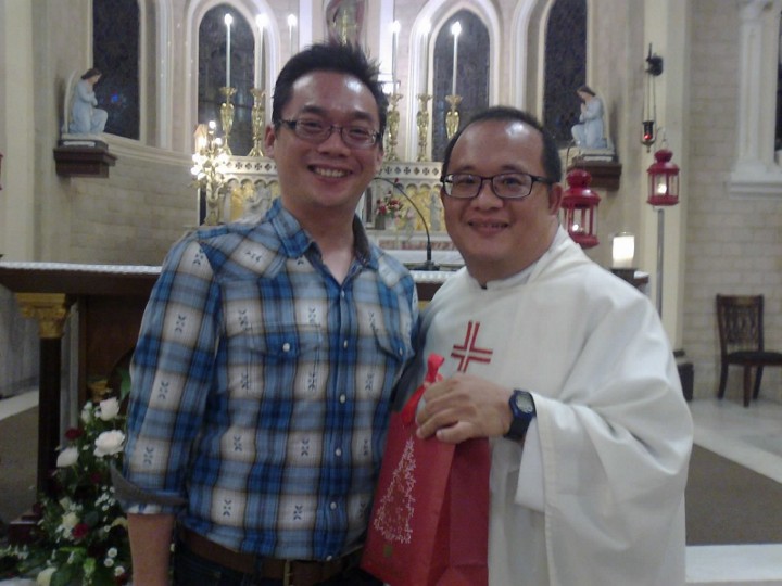 St Peter's choir chairman Dominic Chong presenting gift to Fr Tan