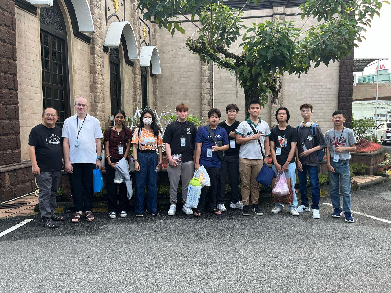 6 of the SMC Youth from Glow to Grow programme with Fr Aloysius, Brother Daniel and other youth volunteering for outreach to Little Sisters of the Poor in Penang